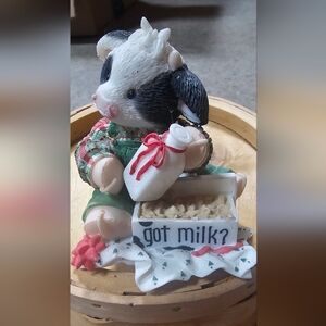 Vintage 2000 Mary's Moo Moo Got Milk? "M-M-M-M-Moo-y Christmas" Figurine